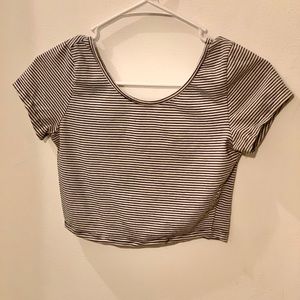 crop top stripe shirt